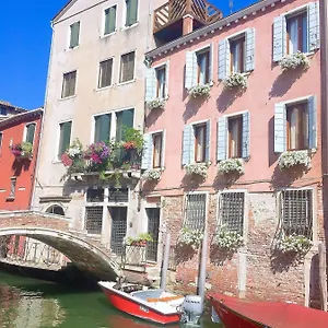 3749 Pontechiodo Couette-café Venise